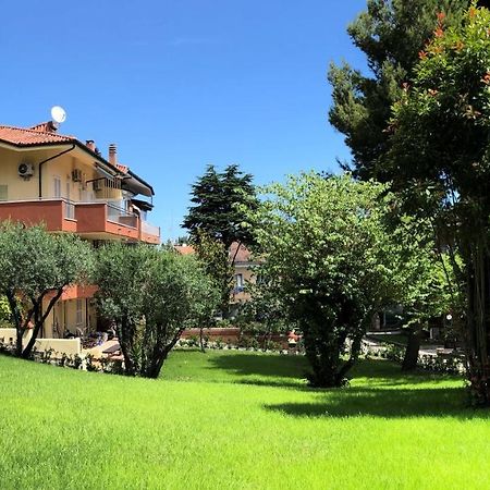 Residenza Verdemare Misano Adriatico Bagian luar foto