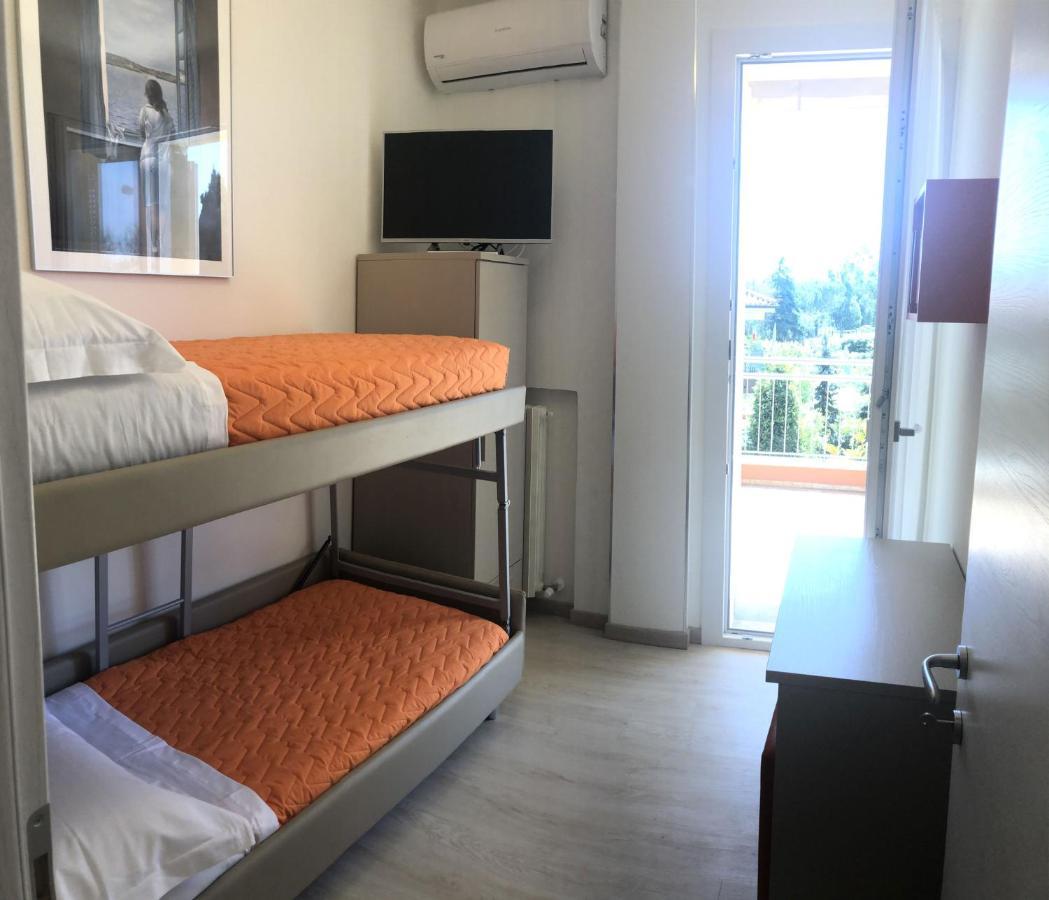Residenza Verdemare Misano Adriatico Bagian luar foto